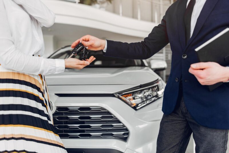 Hire a car in Dubai